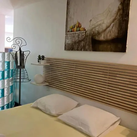 דירה One Bedroom With Balcony Rue Chabaud