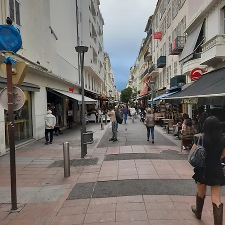 One Bedroom With Balcony Rue Chabaud * カンヌ
