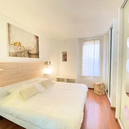 アパート One Bedroom With Balcony Rue Chabaud カンヌ