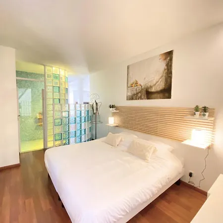 One Bedroom With Balcony Rue Chabaud * カンヌ